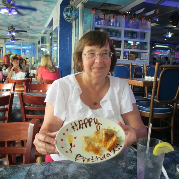 Meet your Posher, Deanna - Picture 2 of 2